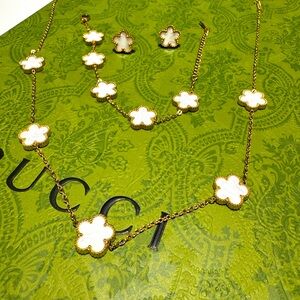 White Van Clev Style Set Necklace,bracelet & Earrings